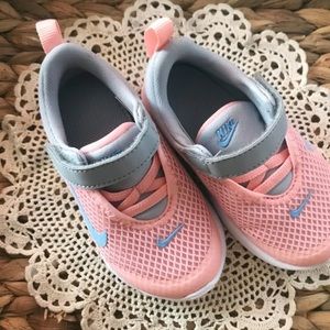 Girl's Nike Toddler Tennis Shoes
